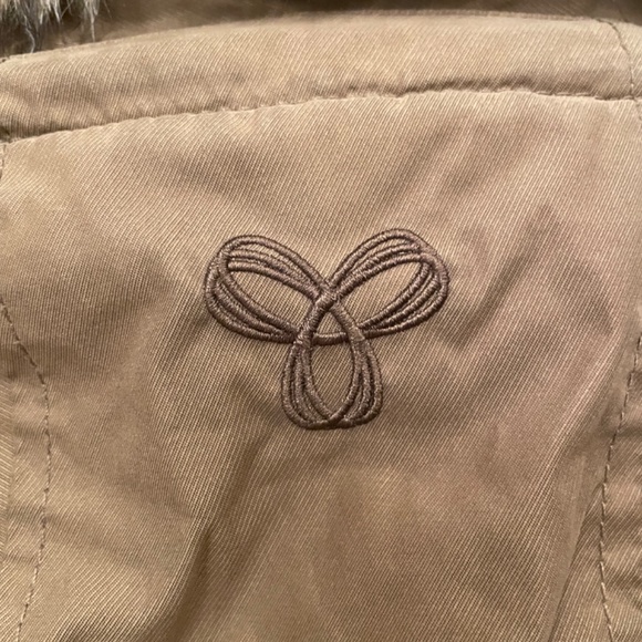 TNA The Summit Parka - Picture 3 of 5